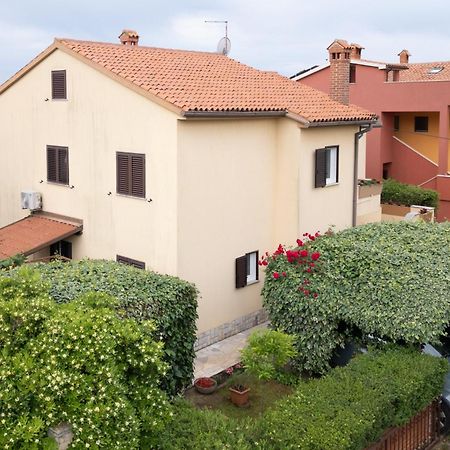 Apartments Mirella Novigrad Istria Exterior foto